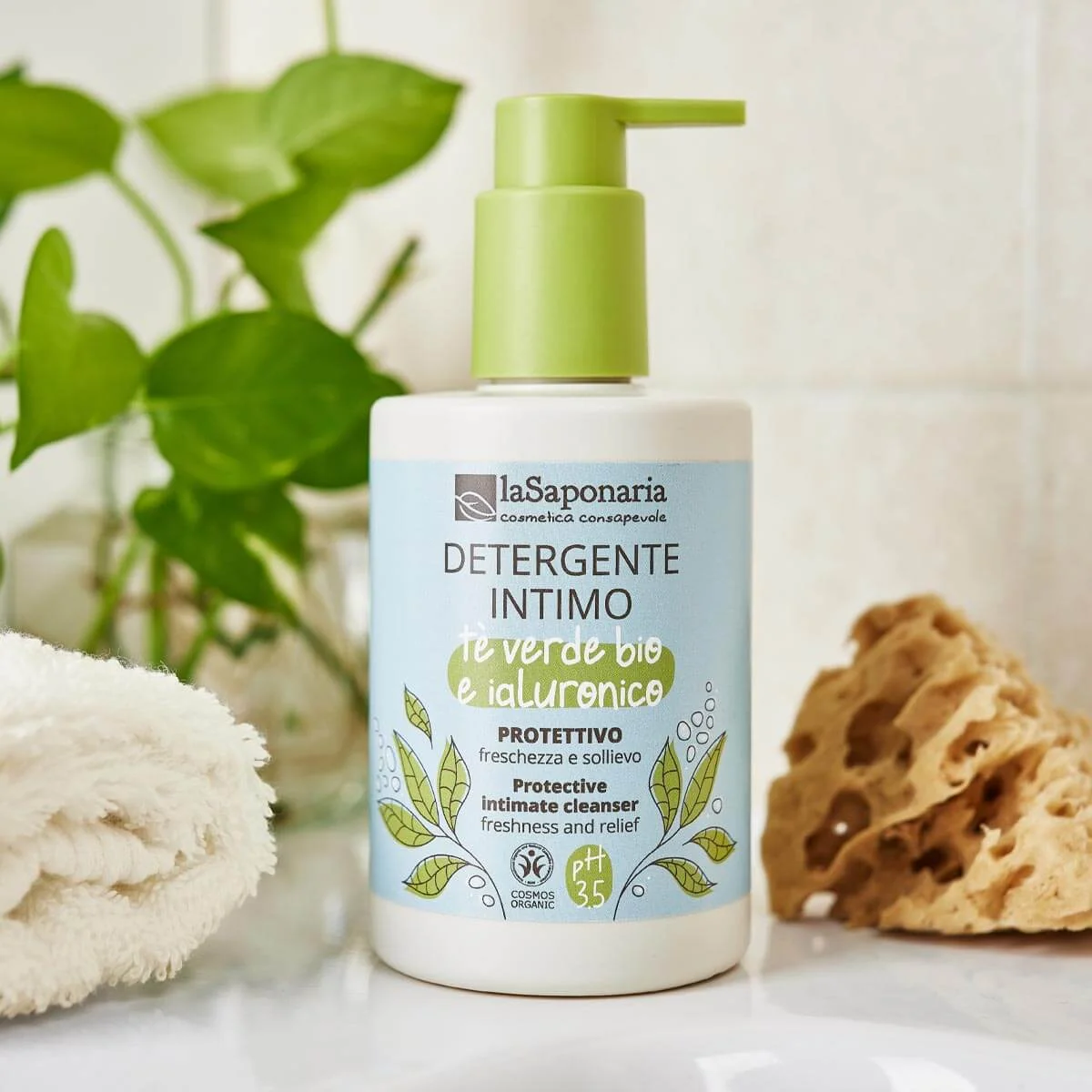 laSaponaria Schützendes Intimwaschgel mit Bio-Grüntee (250 ml) - geeignet nach der Geburt und während der Menstruation