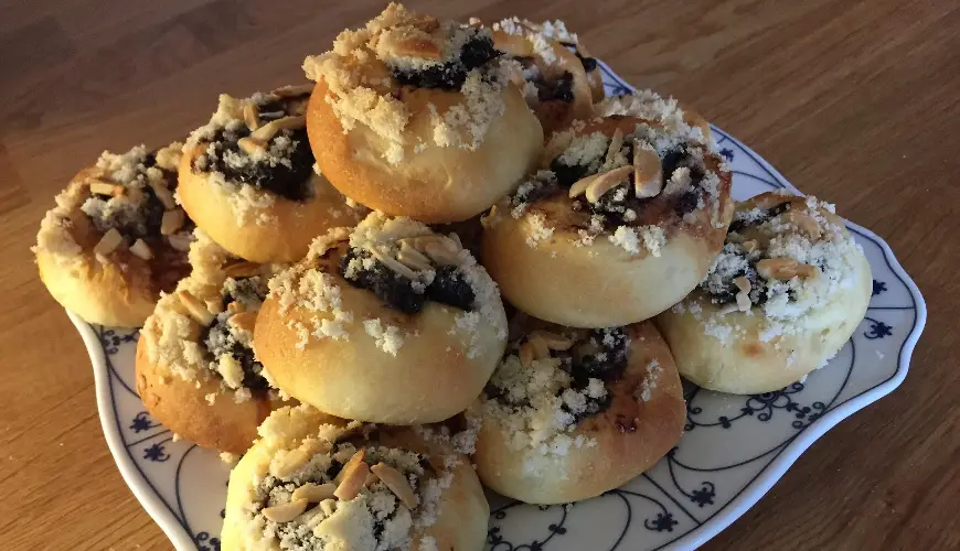 Doppeltehrenhafte Kuchen backen Sie zu Hause so, dass sie saftig, reich gefüllt und wunderbar duften
