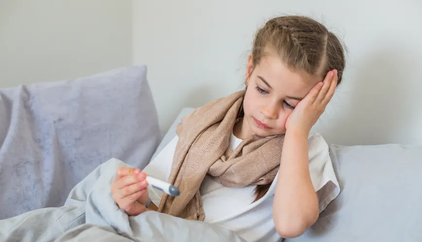 Wie man mit dem Ausschlag bei der sechsten Krankheit umgeht und Kindern Linderung verschafft