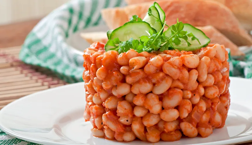 Entdecken Sie den Zauber von Bohnen in einer einfachen Tomatensauce