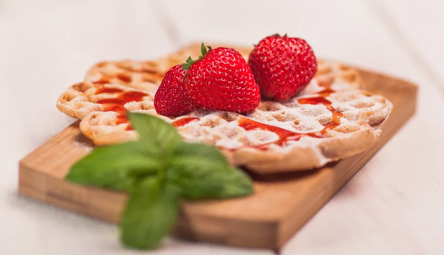 Probieren Sie köstliche und sättigende Proteinwaffeln